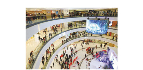 当昆明遇上了新地标 市民拥挤着“凑热闹”度周末